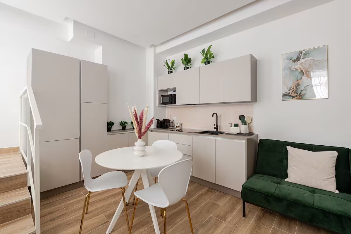 Soggiorno e cucina — Gio · Modern Design Flat, Milano (1)